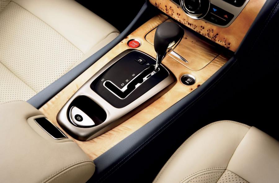  Jaguar XK 2005 года  (фото 21 из 28)